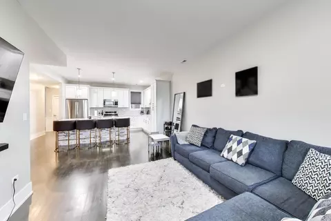 Living - 616 E 46th St #2, Chicago, IL 60653 photo 3 of 3