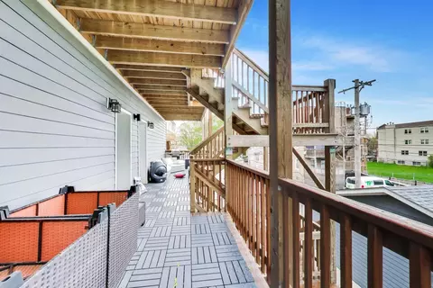 Exterior - 616 E 46th St #2, Chicago, IL 60653 photo 5 of 5