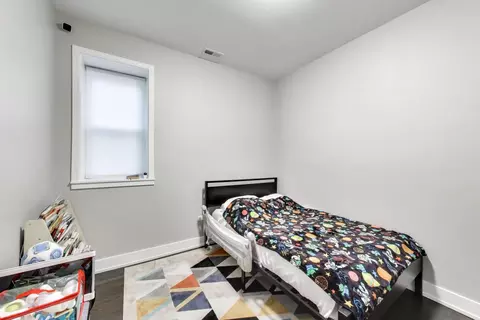 Bedroom - 616 E 46th St #2, Chicago, IL 60653 photo 5 of 6