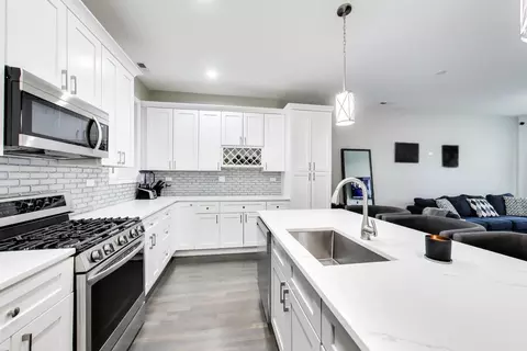 Kitchen - 616 E 46th St #2, Chicago, IL 60653 photo 2 of 4