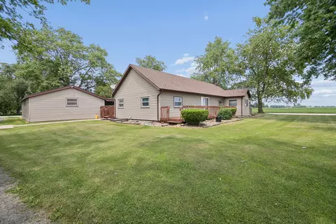 5472 E 2000n Rd, Kankakee, IL 60901