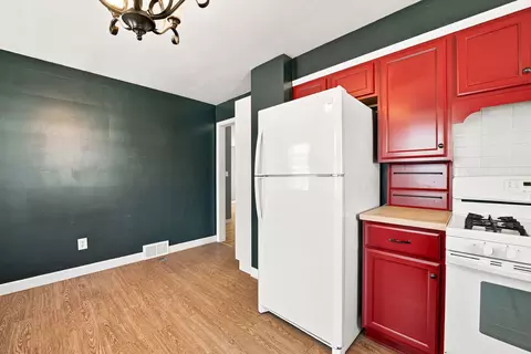 Kitchen - 1043 State St, Ottawa, IL 61350 photo 6 of 6