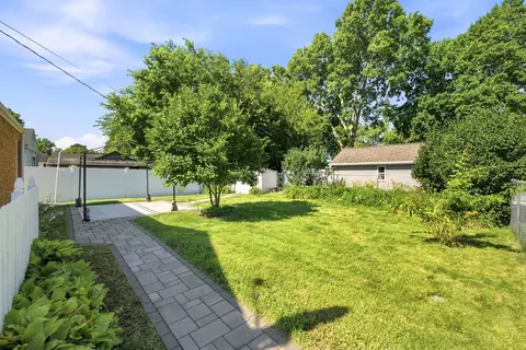 Exterior - 1043 State St, Ottawa, IL 61350 photo 3 of 6