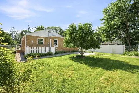Exterior - 1043 State St, Ottawa, IL 61350 photo 5 of 6