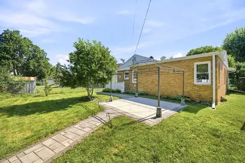 Exterior - 1043 State St, Ottawa, IL 61350 photo 4 of 6
