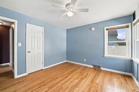 Bedroom - 1043 State St, Ottawa, IL 61350 photo 2 of 4