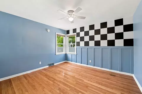 Bedroom - 1043 State St, Ottawa, IL 61350 photo 1 of 4