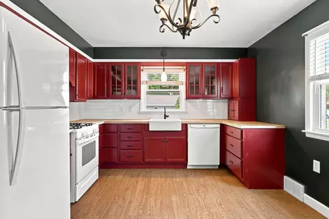 Kitchen - 1043 State St, Ottawa, IL 61350 photo 2 of 6