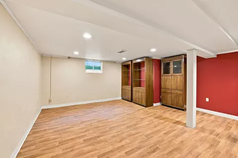 Living - 1043 State St, Ottawa, IL 61350 photo 4 of 4