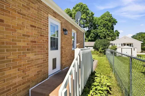 Exterior - 1043 State St, Ottawa, IL 61350 photo 2 of 6