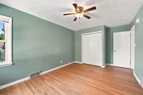 Bedroom - 1043 State St, Ottawa, IL 61350 photo 4 of 4