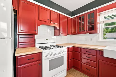 Kitchen - 1043 State St, Ottawa, IL 61350 photo 5 of 6