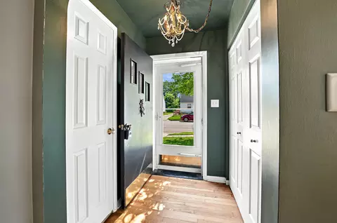 Entry Way - 1043 State St, Ottawa, IL 61350 photo 1 of 1