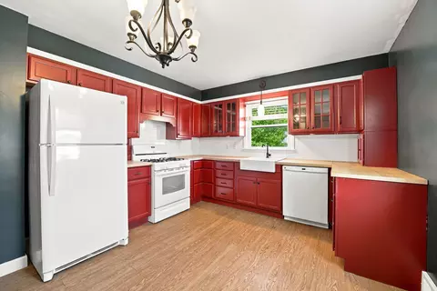 Kitchen - 1043 State St, Ottawa, IL 61350 photo 3 of 6