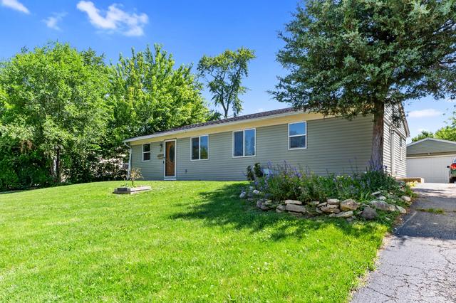 55 Alameda Dr, Carpentersville, IL 60110