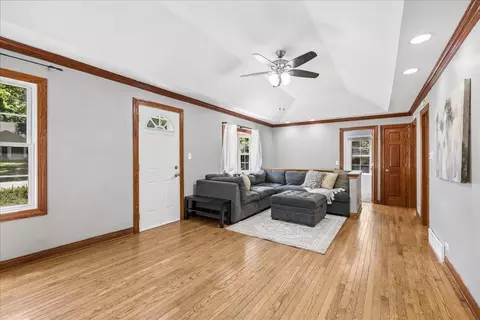 116 Valley Dr, Oakwood Hills, IL 60013 photo 2