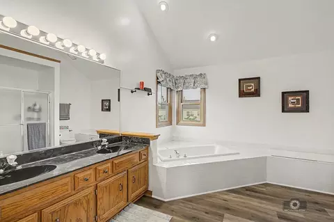Bath - 1904 Brighton Ln, Plainfield, IL 60586 photo 3 of 4