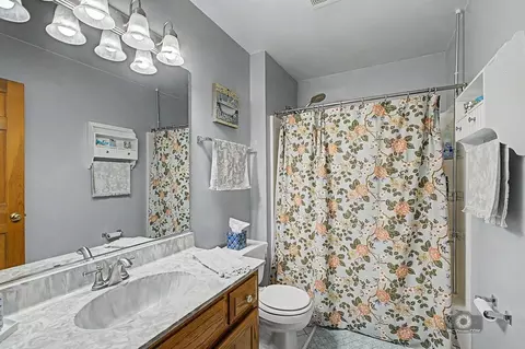 Bath - 1904 Brighton Ln, Plainfield, IL 60586 photo 2 of 4
