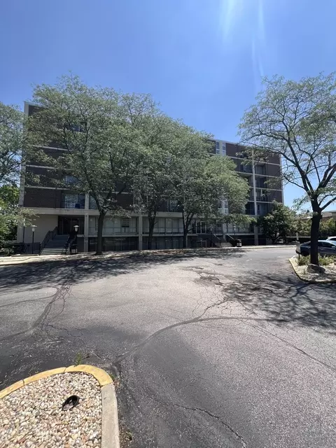 1043 S York Rd #202, Bensenville, IL 60106
