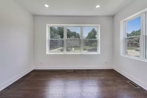Living - 1632 W 100th Pl, Chicago, IL 60643 photo 4 of 5