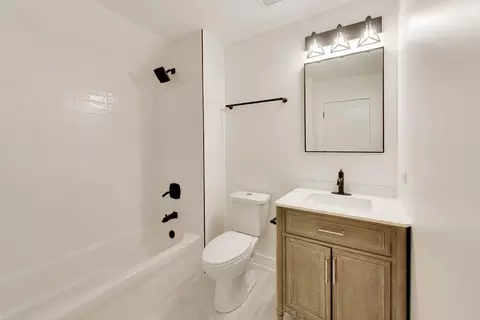 Bath - 1632 W 100th Pl, Chicago, IL 60643 photo 4 of 4