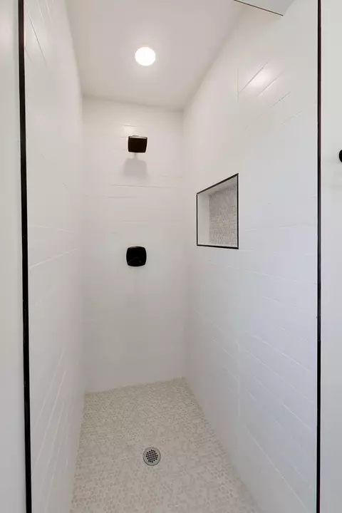 Bath - 1632 W 100th Pl, Chicago, IL 60643 photo 3 of 4