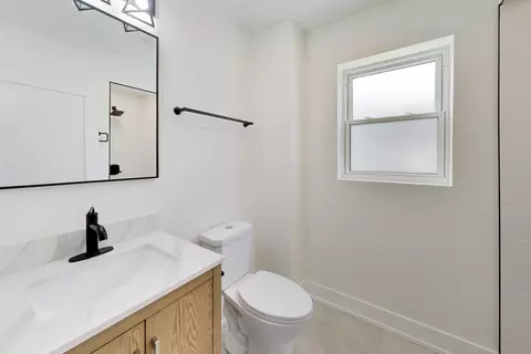 Bath - 1632 W 100th Pl, Chicago, IL 60643 photo 2 of 4