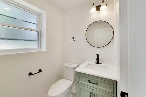 Bath - 1632 W 100th Pl, Chicago, IL 60643 photo 1 of 4