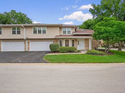920 Elderberry Cir #104, Naperville, IL 60563