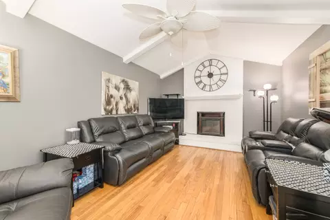 772 Red Oak Dr, Bartlett, IL 60103 photo 17