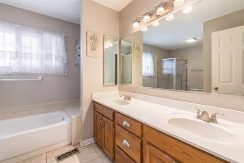 772 Red Oak Dr, Bartlett, IL 60103 photo 22