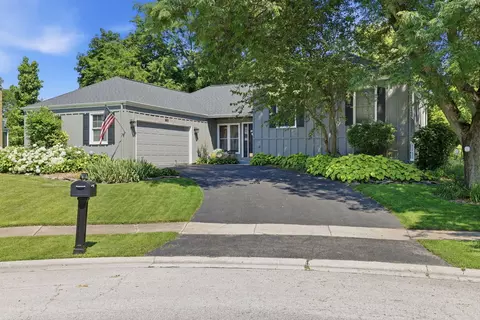 1483 Pebblestone Cv, Wheaton, IL 60189