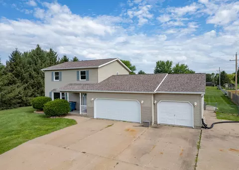 2316 9th St, Camanche, IA 52730