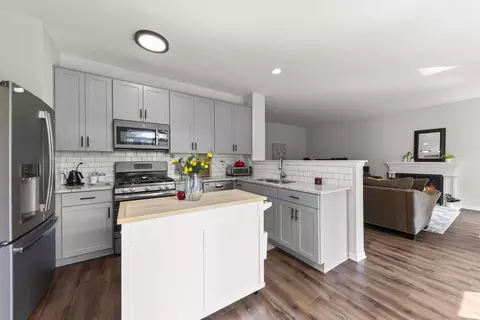 Kitchen - 1034 Stephen Ct, Aurora, IL 60502 photo 1 of 4