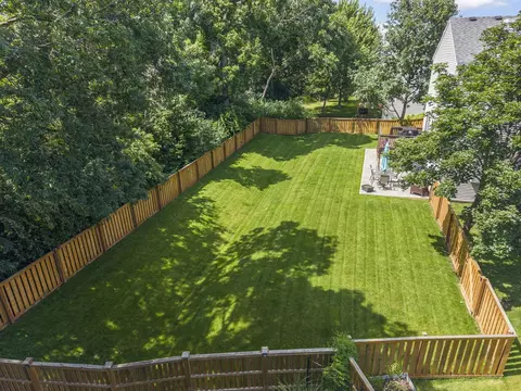 Exterior - 1034 Stephen Ct, Aurora, IL 60502 photo 5 of 7