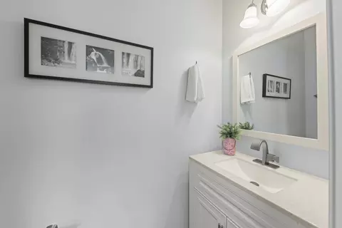 Bath - 1034 Stephen Ct, Aurora, IL 60502 photo 1 of 4
