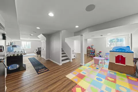 Entry Way - 1034 Stephen Ct, Aurora, IL 60502 photo 3 of 3