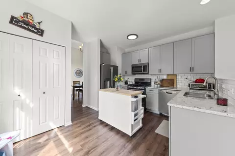 Kitchen - 1034 Stephen Ct, Aurora, IL 60502 photo 2 of 4
