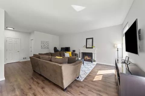 Living - 1034 Stephen Ct, Aurora, IL 60502 photo 1 of 1
