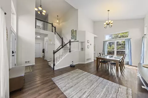 Entry Way - 1034 Stephen Ct, Aurora, IL 60502 photo 2 of 3