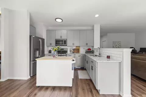 Kitchen - 1034 Stephen Ct, Aurora, IL 60502 photo 3 of 4
