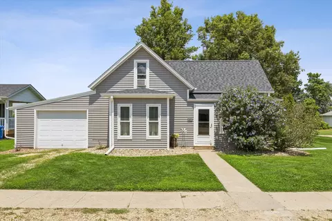 614 Dewitt St, Grand Mound, IA 52751
