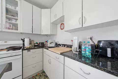 Kitchen - 1925 N Keystone Ave, Chicago, IL 60639 photo 6 of 8