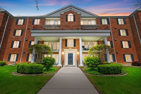 326 Park Ave #21, Clarendon Hills, IL 60514