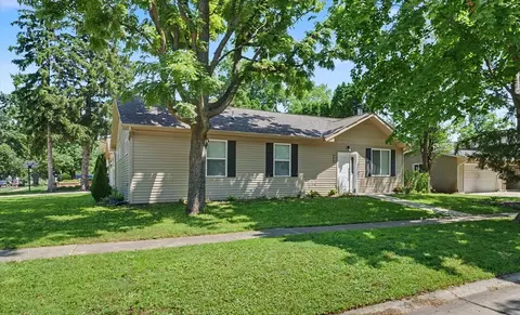 2014 Winchester Dr, Champaign, IL 61821 photo 4