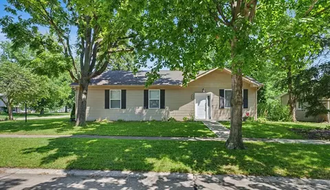 2014 Winchester Dr, Champaign, IL 61821 photo 3