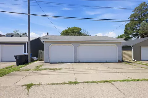Exterior - 1810 15 St, Moline, IL 61265 photo 2 of 10