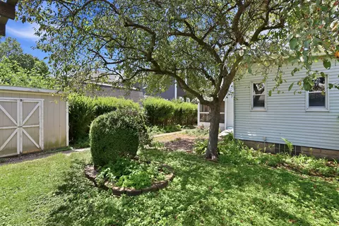 Exterior - 1810 15 St, Moline, IL 61265 photo 9 of 10