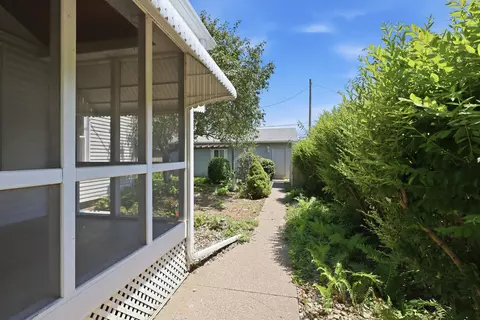 Exterior - 1810 15 St, Moline, IL 61265 photo 6 of 10