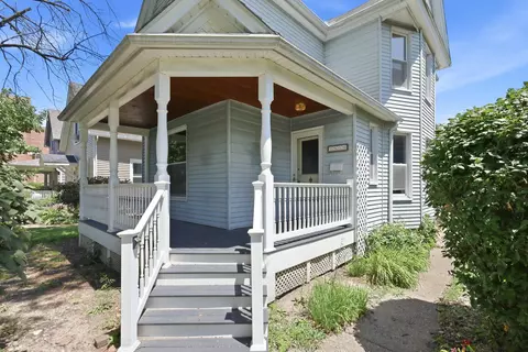 Exterior - 1810 15 St, Moline, IL 61265 photo 4 of 10